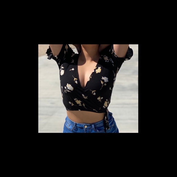 Sky and Sparrow Tops - Black Crop Top
